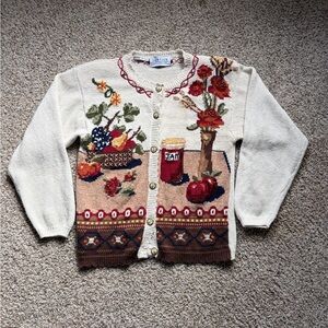 True vintage 80’s/90’s Women's Cream Fruit Pattern Jantzen cardigan Sweater
